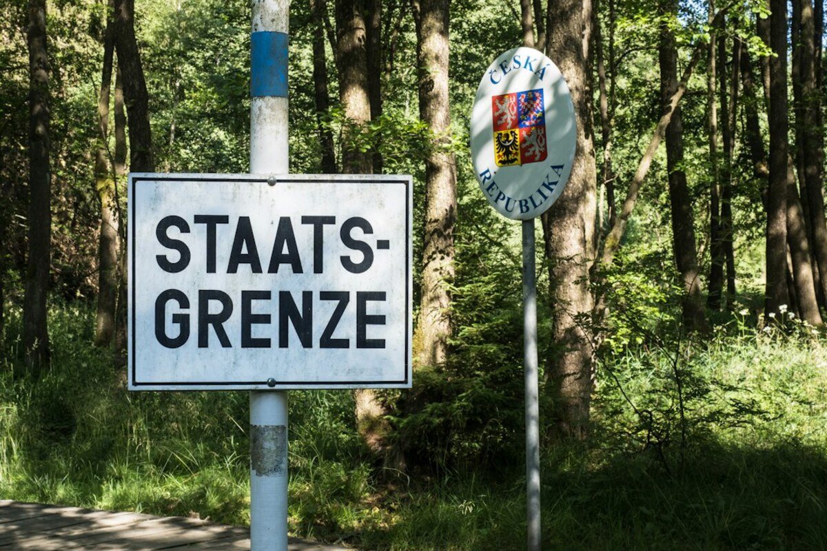 Living Near an Austrian Border: The Everyday Reality of “Commuter Regions”