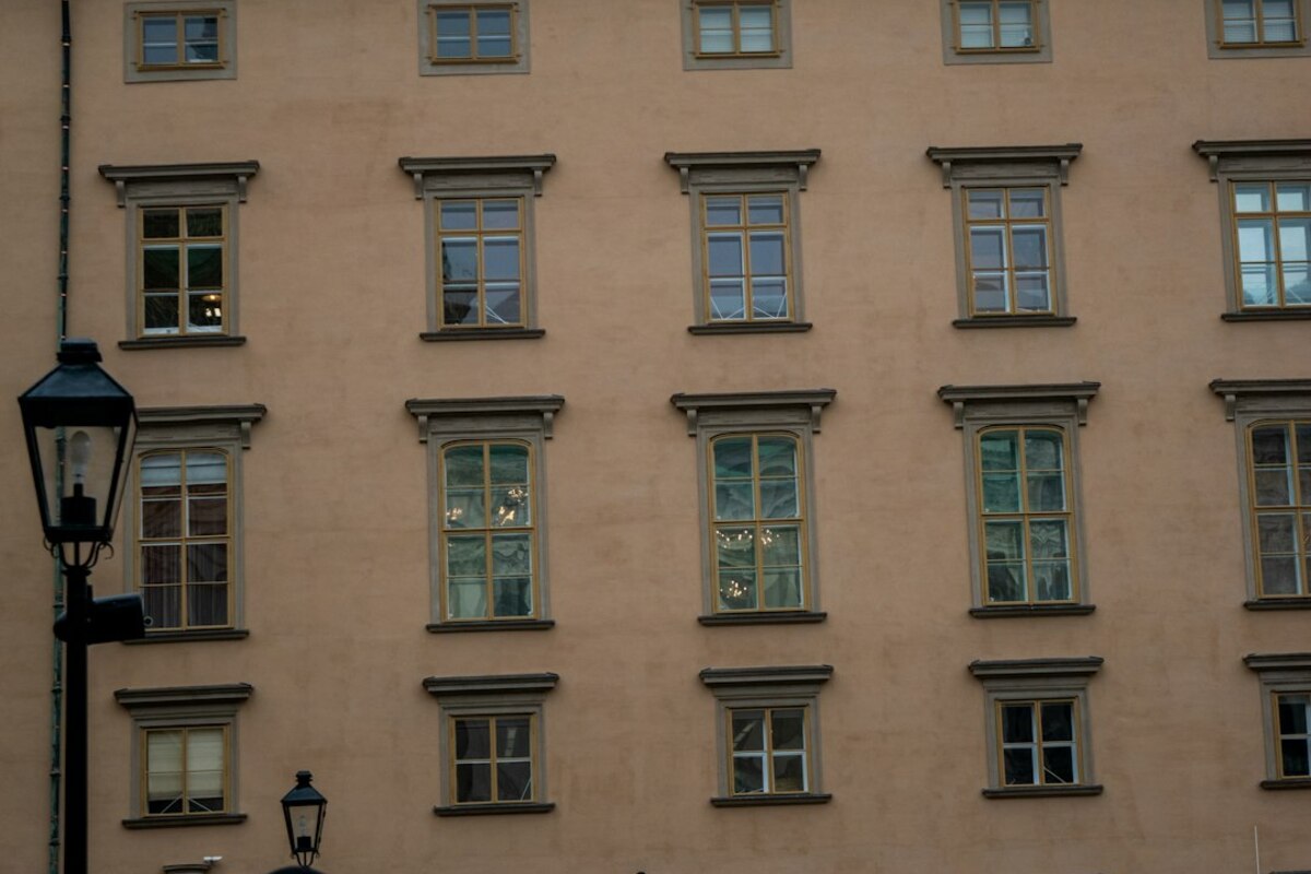 Why Your Online Order Shows Up as “Musterstraße 10/2/7” — and When That Format Fails